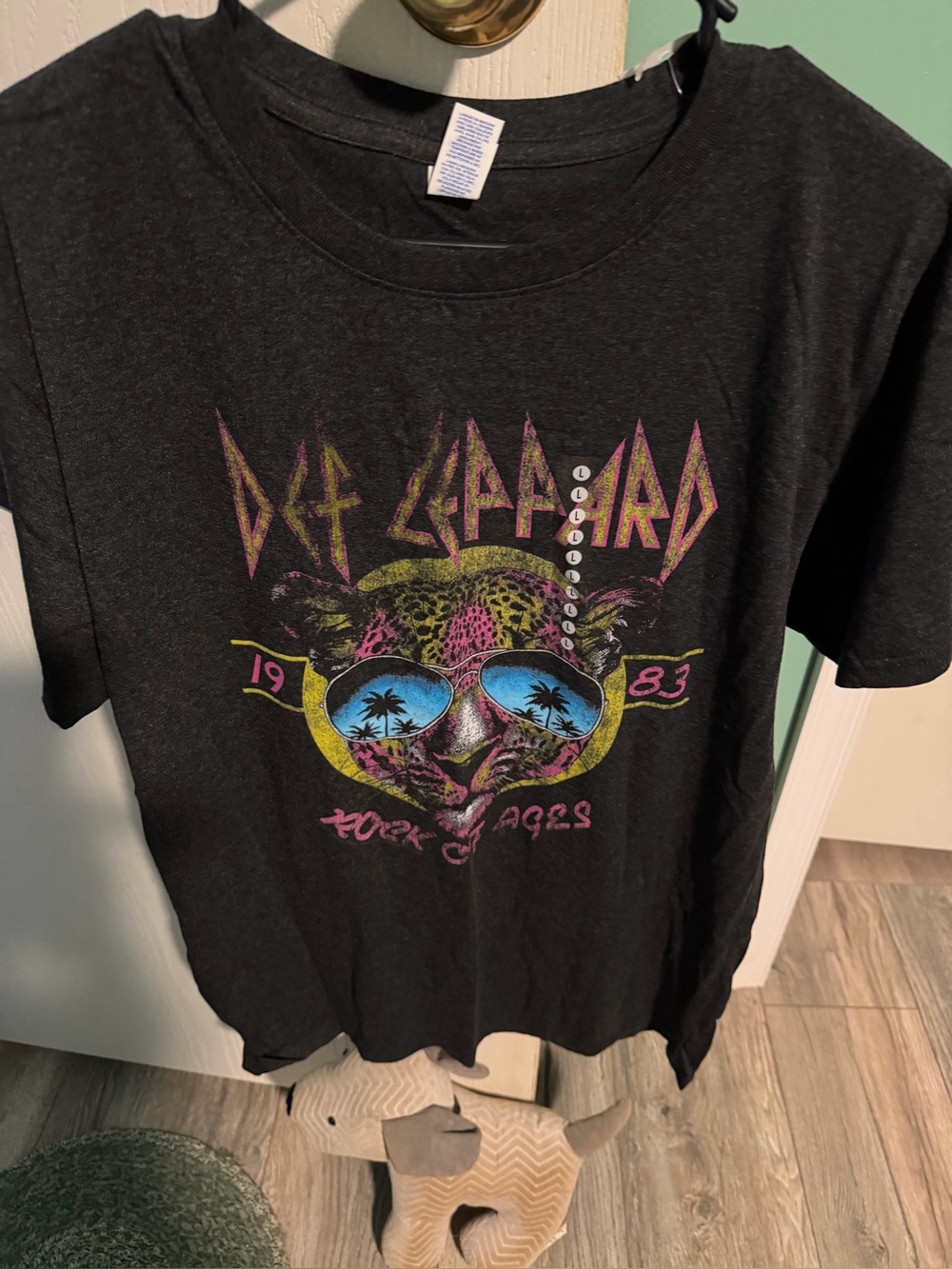 Def Leppard Graphic Tee - size L